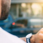 Confira qual é o significado de ver horas iguais, para saber quais são as mensagens ocultas do universo para você.