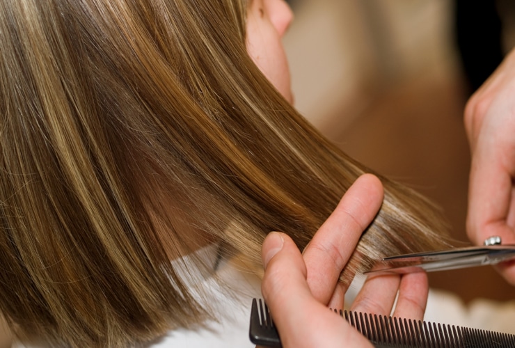 O que significa sonhar cortando o cabelo? Descubra!