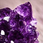 Ametista significado, benefícios e como usar a pedra