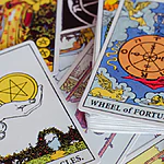 Descubra o significado da roda da fortuna no tarot transformações e oportunidades