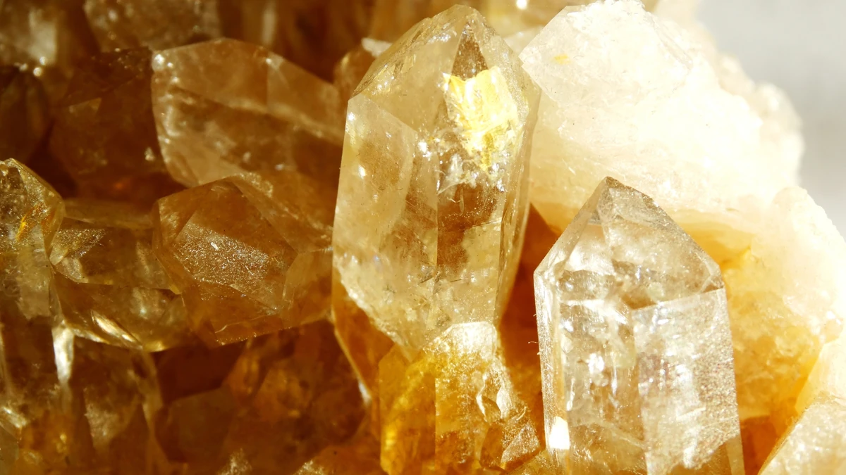 Citrino o poderoso cristal que atrai abundância e irradia alegria