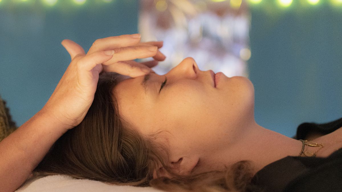 O que é a terapia Reiki e como ela pode ajudar no equilíbrio energético