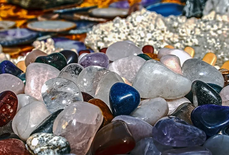A pedra que limpa energia negativa descubra o poder dos cristais