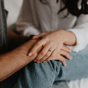 7 maneiras simples de demonstrar carinho sem parecer forçado