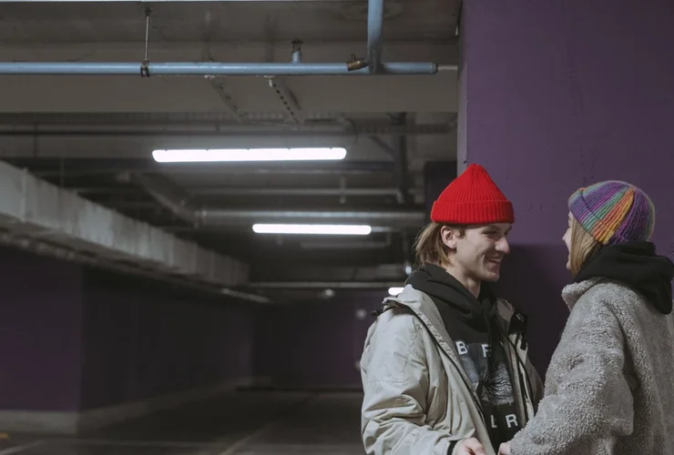 Flerte, 10 sinais de que alguém está a fim de você